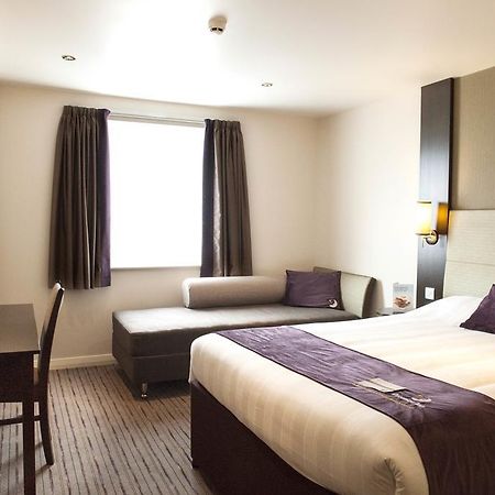 Premier Inn London Kingston Upon Thames Екстериор снимка