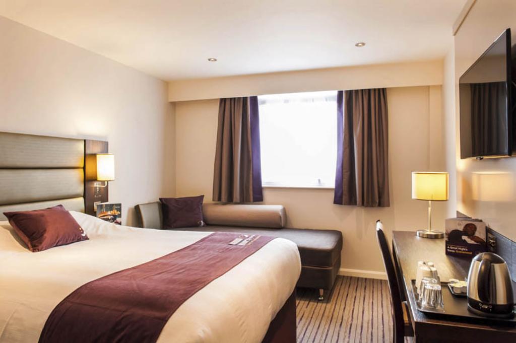 Premier Inn London Kingston Upon Thames Екстериор снимка