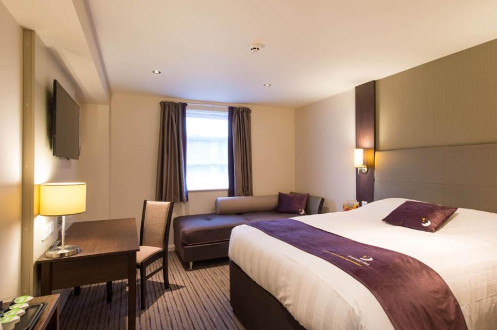 Premier Inn London Kingston Upon Thames Екстериор снимка